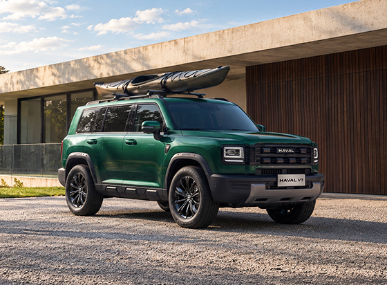Bold vertical grille, signature LED taillights, 19" alloy wheels, and a 1,000K+ range, designed for a confident road presence.