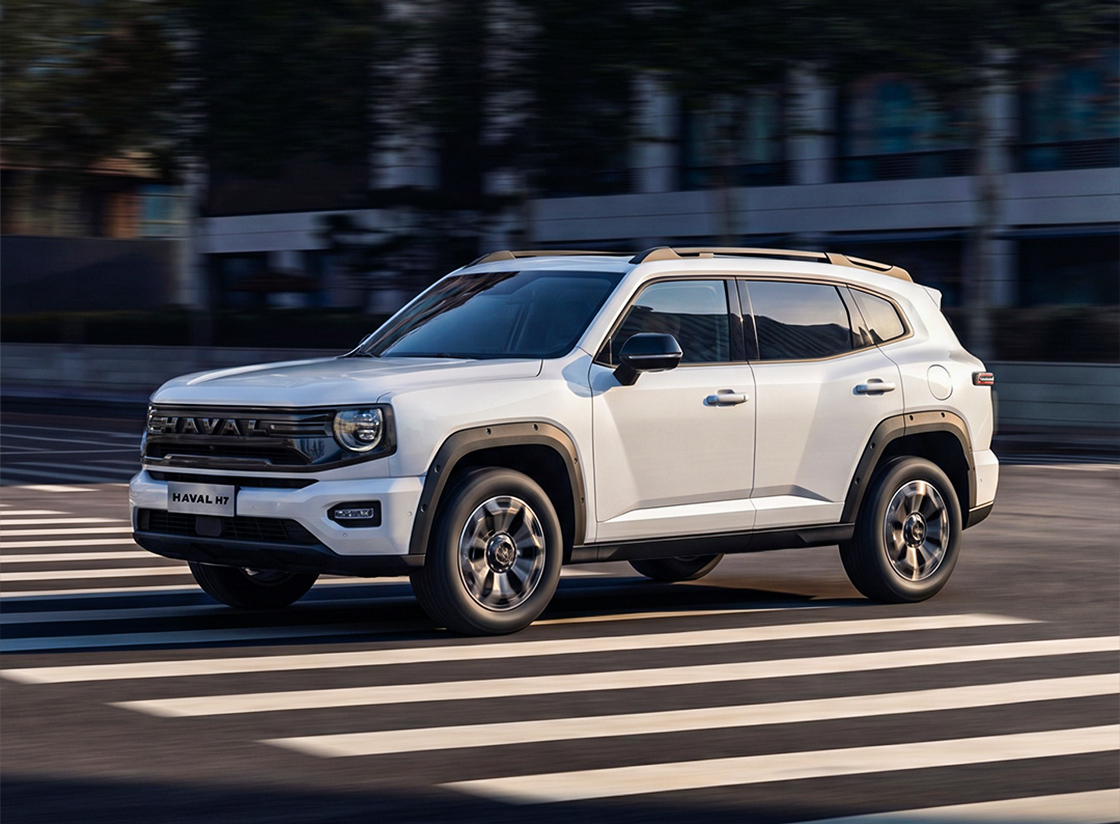 19″ Alloy Wheels combining strength and elegance for a confident, stylish ride.