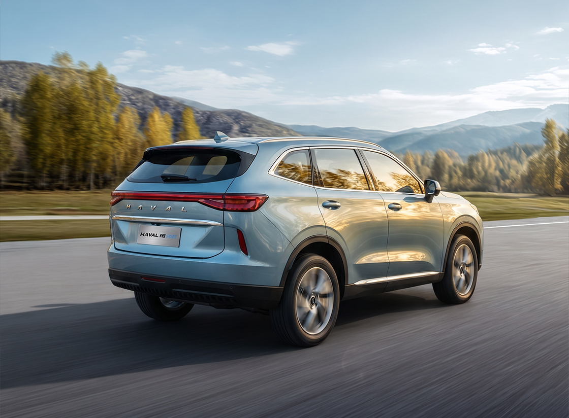 Strong 19" alloy wheels and auto-folding mirrors offering both reliability and elegance.