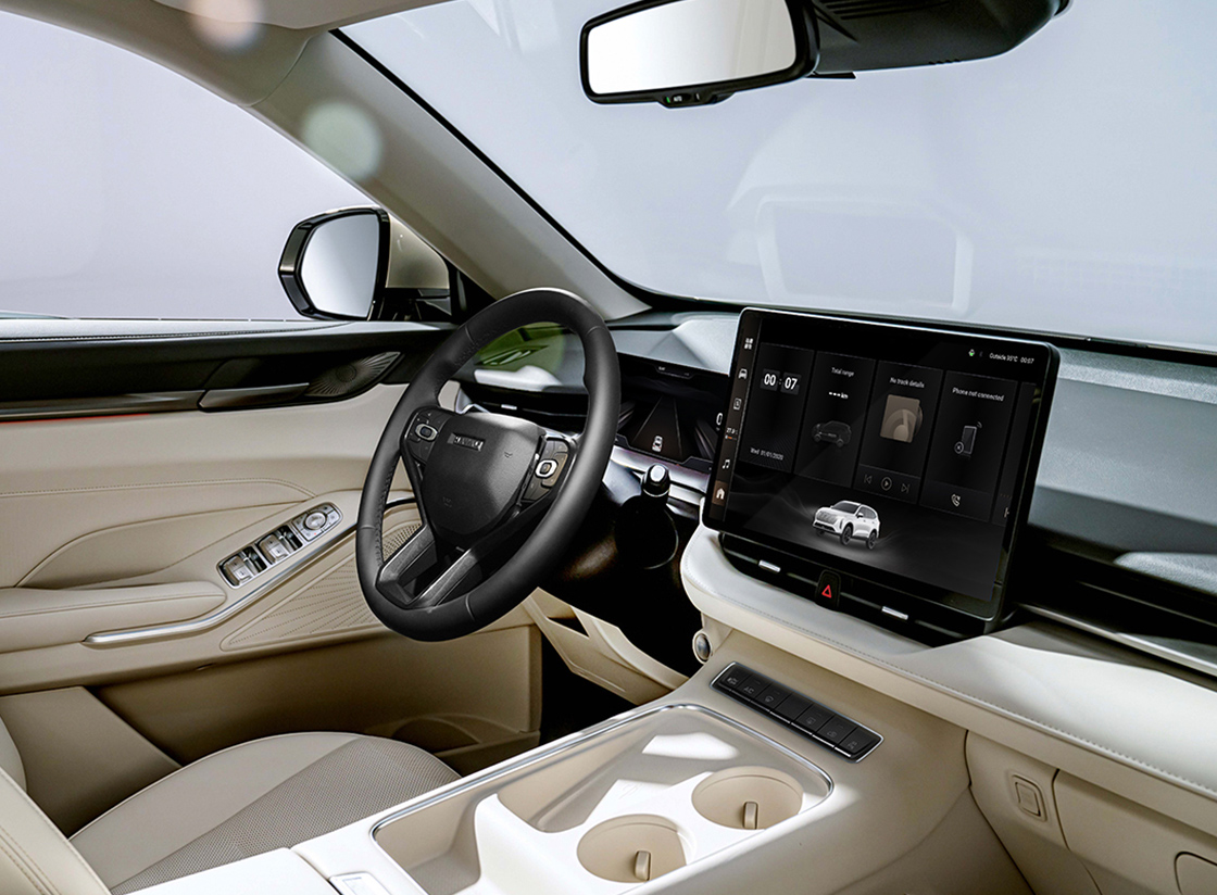 14.6” INFOTAINMENT SCREEN WITH APPLE CARPLAY AND ANDROID AUTO SUPPORT FOR SEAMLESS CONNECTIVITY